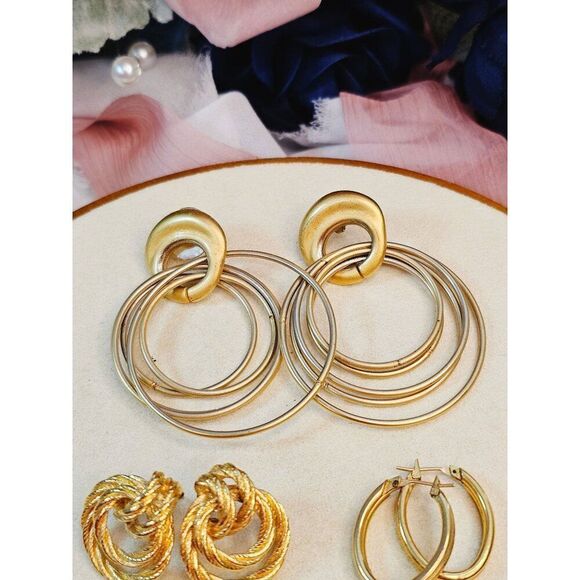 🔥$5/$25 Vintage Gold-Tone Earring Set With Twisted Knot Hoop &  Circle Designs - Picture 4 of 7